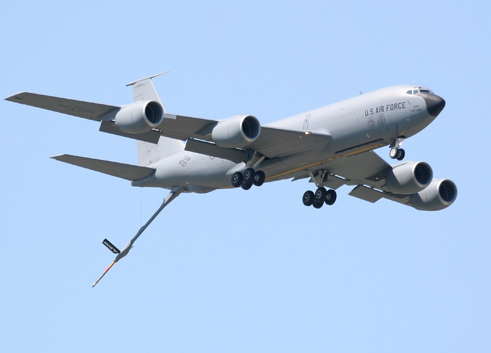 kc-135 stratotanker aerial refueling aircraft