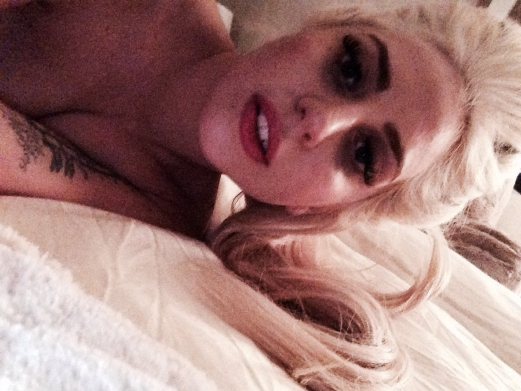 Леди Гага слив