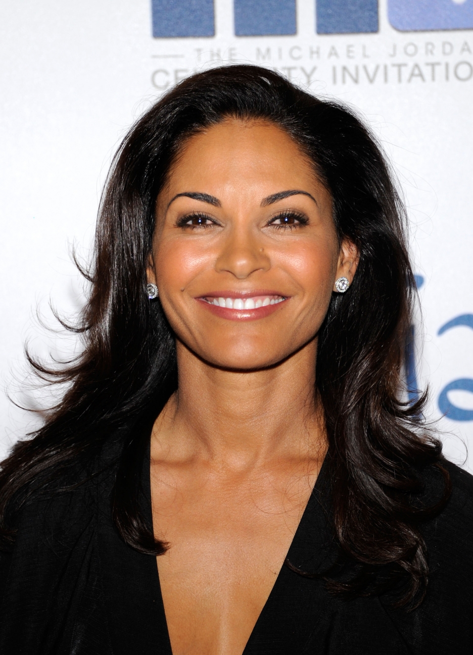 The 56-year old daughter of father (?) and mother(?) Salli Richardson in 2024 photo. Salli Richardson earned a 0,235 million dollar salary - leaving the net worth at 2 million in 2024