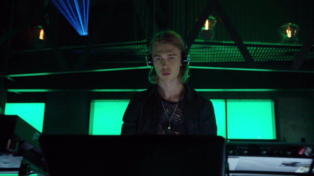 Chase DJing in Arrow season 3