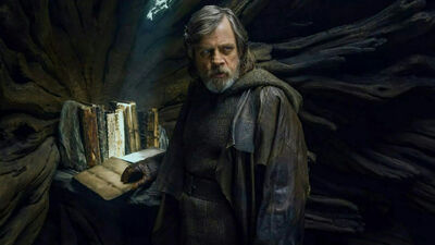 Mark Hamill Reveals The Story He Wanted For Luke in 'The Last Jedi'