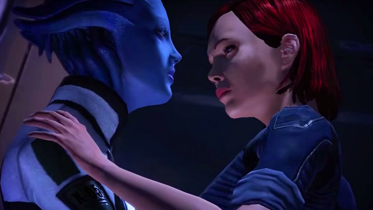 Liara and Fem Shep get up close and personal