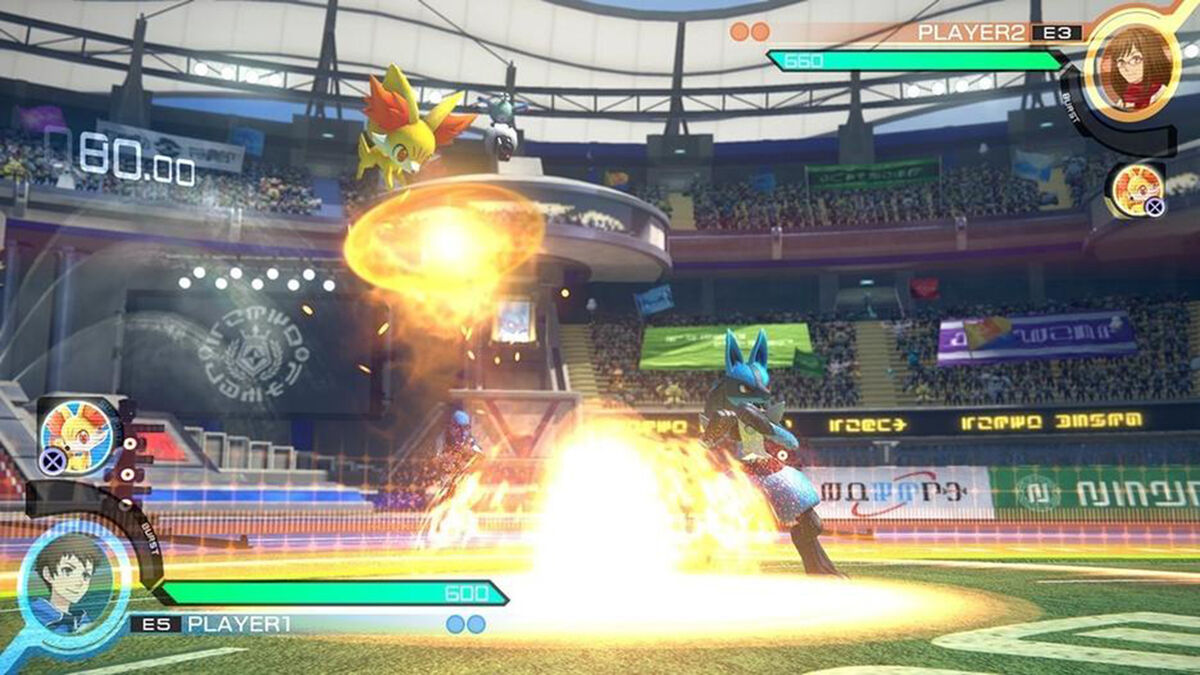 Lucario battling another player in Pokken Tournament.