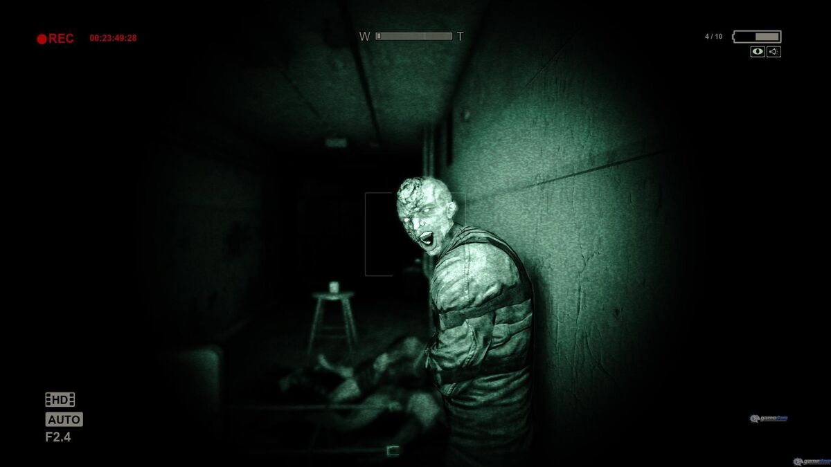 Outlast Gameplay Screenshot