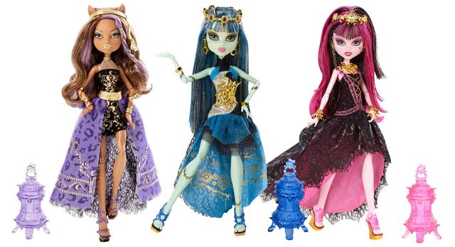File:13 Wishes Haunt the Casbah - three dolls stockphoto.jpg