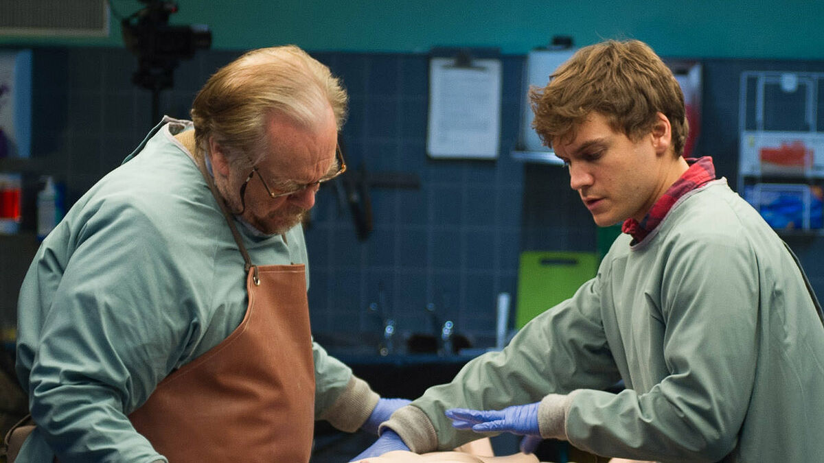 The Autopsy of Jane Doe brian cox and emile hirsch conducting an autopsy