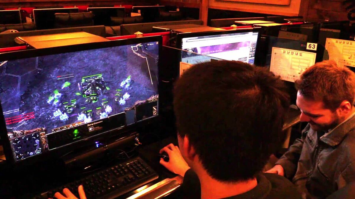Playing Starcraft in a Korean PC Bang