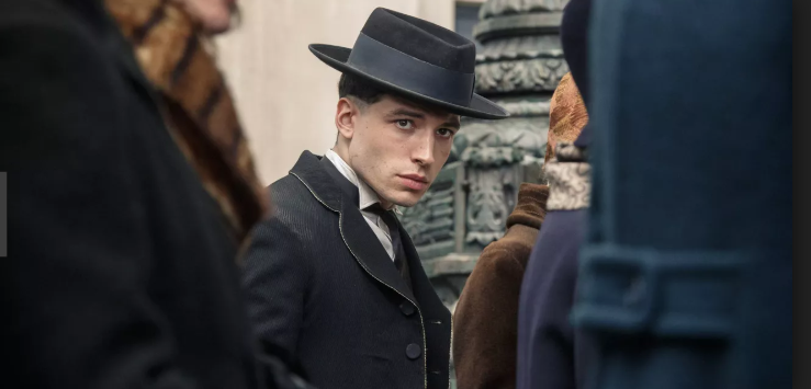 Credence Barebone Crimes of Grindelwald