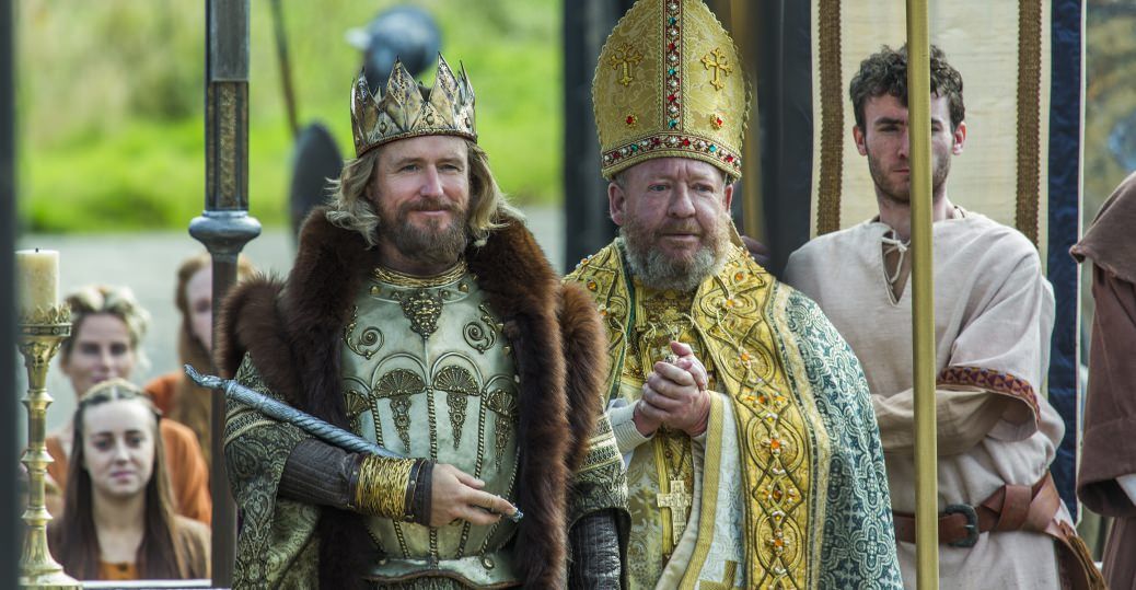 Vikings season 4 King Ecbert and the Pope in a ceremony