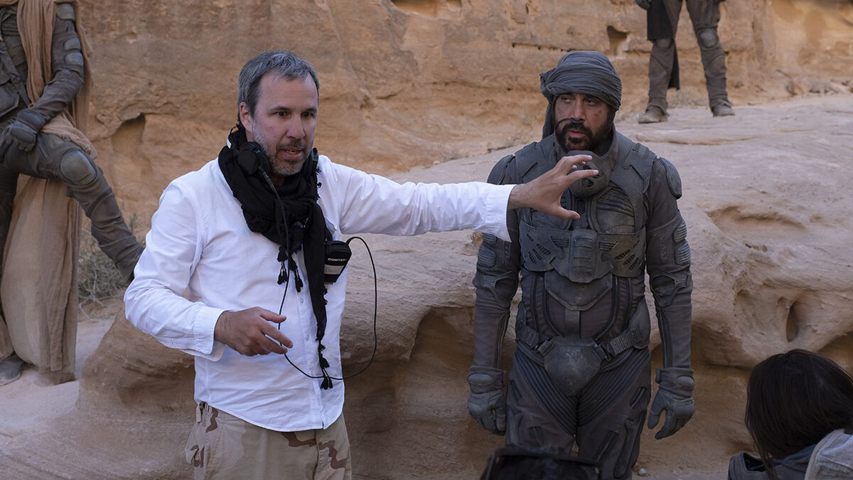 Denis Villeneuve directs Javier Bardem as Stilgar on the set of Dune.