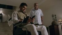 In2x13 Amar with phone
