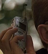 1x16 Andre phone