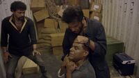 In2x08 Roshan at knifepoint