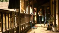 In1x18 Simran gets home
