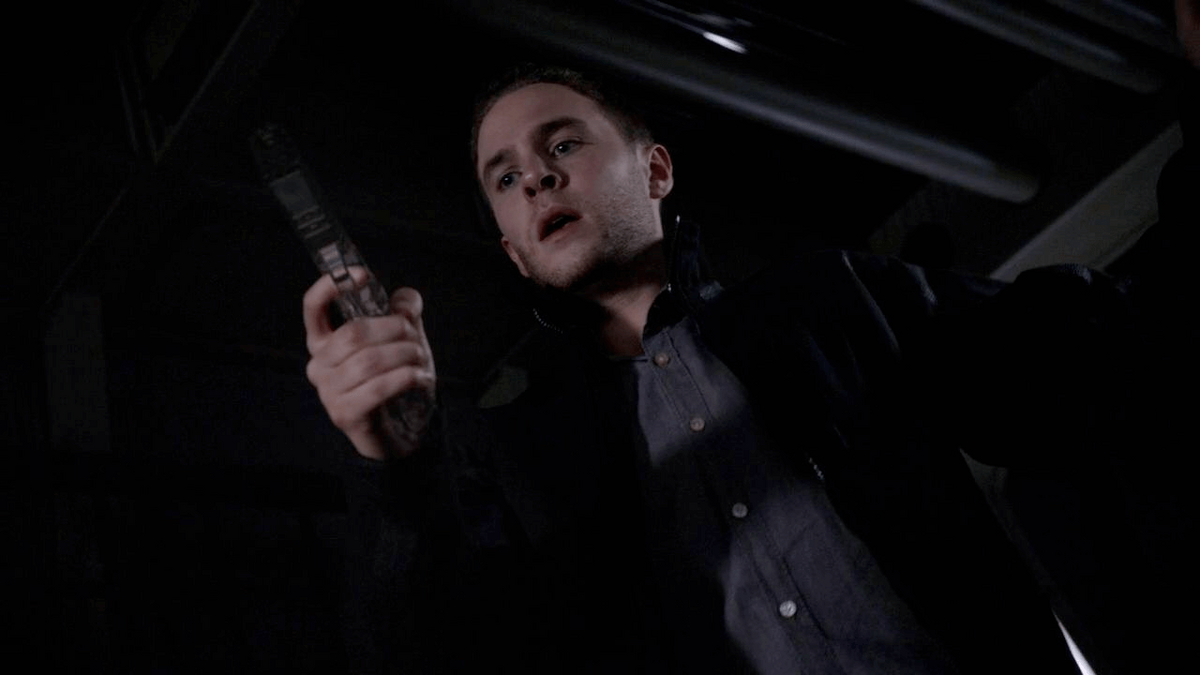 Agents-of-SHIELD-Fitz-and-the-invisible-pistol