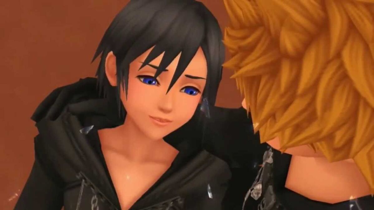 Xion in Roxas' arms before she disappears