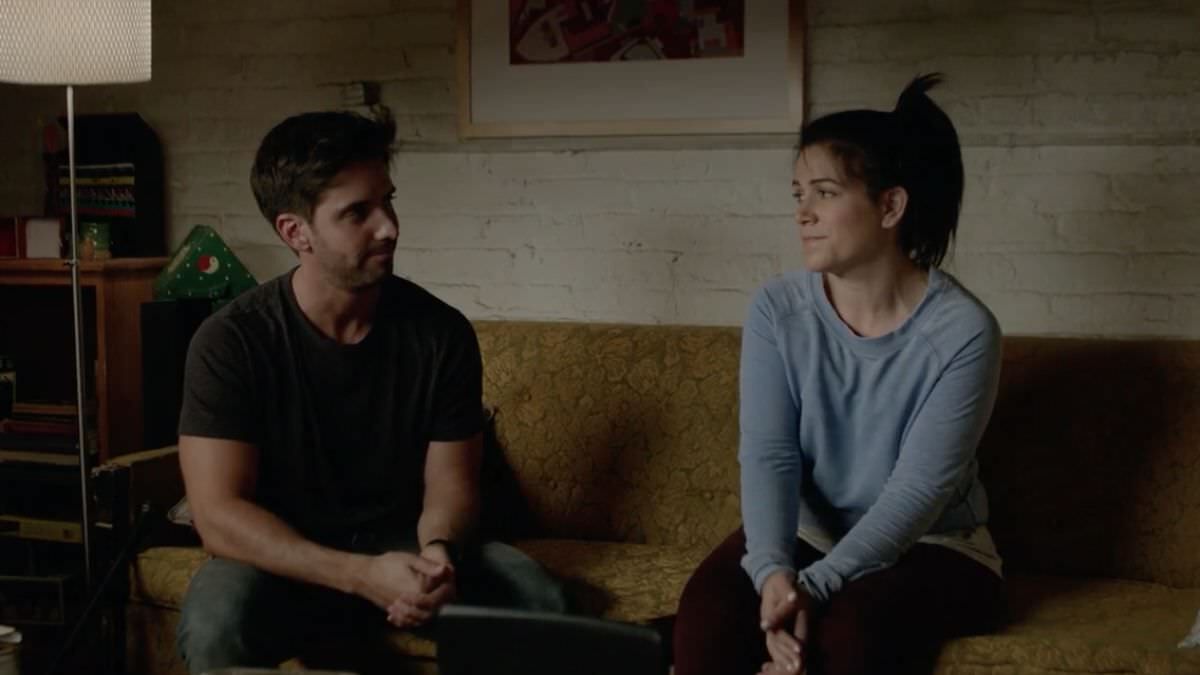 trey and abbi broad city on couch awkward conversation
