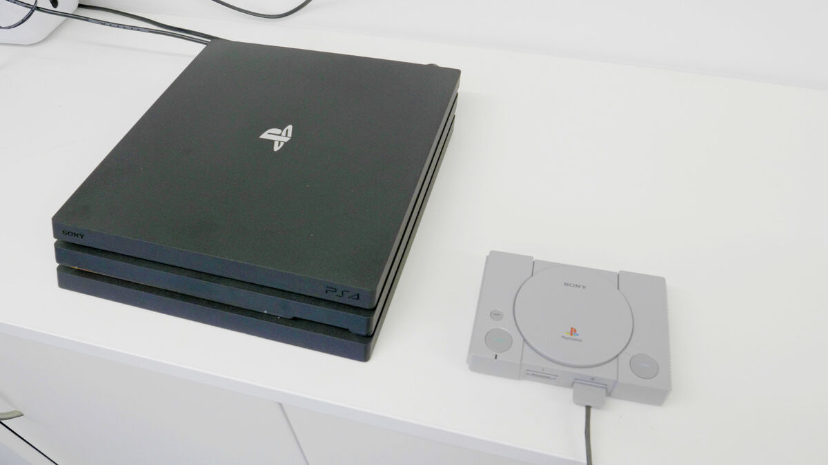 Playstation Classic vs PS4