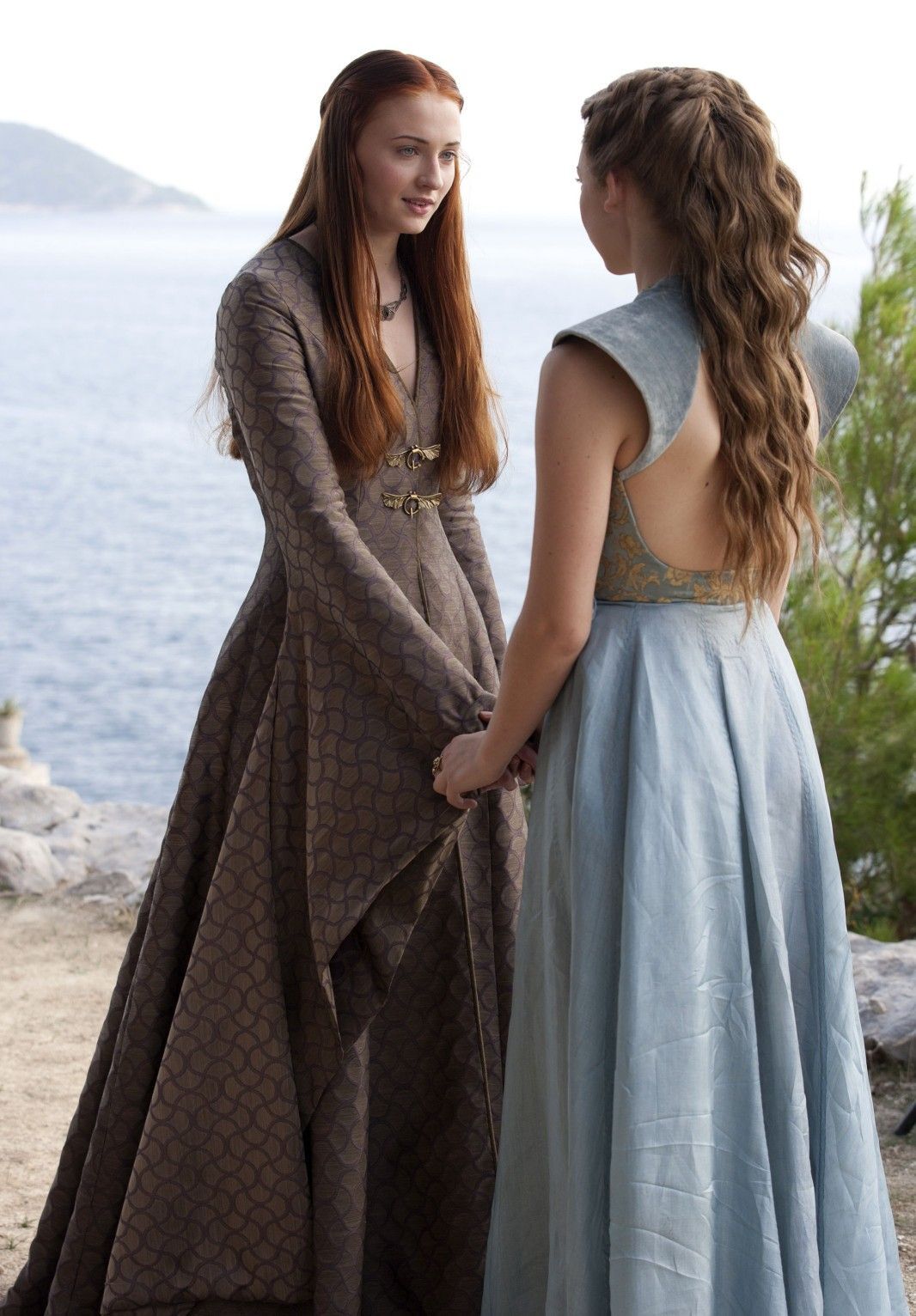 Sansa Stark In Costumes From Northern Girl To Dark Sansa Fandom