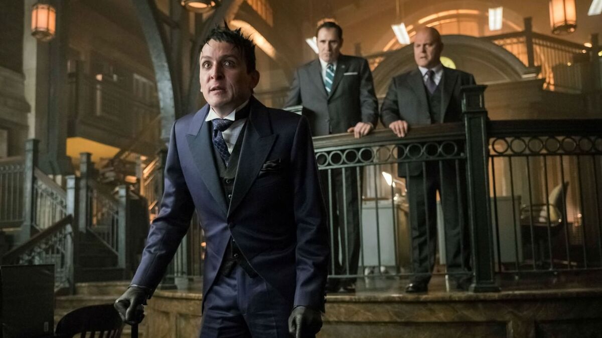 gotham-mad-city-s3e01-penguin-in-gcpd