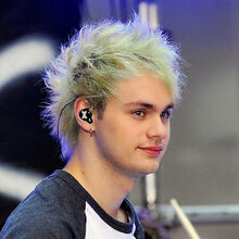 Michael Clifford Wiki 5sos Fandom
