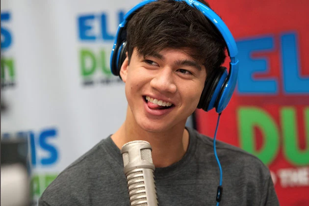 Calum Hood Wiki 5SOS Fandom