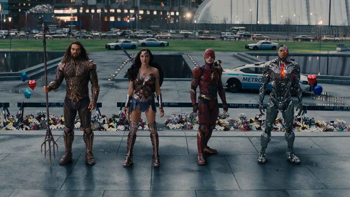 Aquaman, Wonder Woman, Flash, and Cyborg stand together.