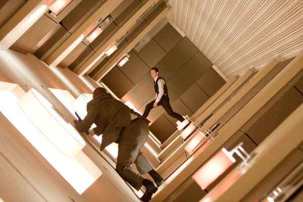 inception-joseph-gordon-levitt-spinning-room