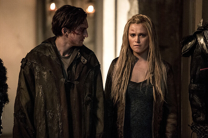 The 100 -- &quot;Stealing Fire&quot; -- Image&Atilde;&Acirc;&Atilde;&Acirc;&nbsp;HU309b_0054 -- Pictured (L-R): Richard Harmon as Murphy and Eliza Taylor as Clarke -- Credit: Cate Cameron/The CW -- &Atilde;&Acirc;&Atilde;&Acirc;&copy; 2016 The CW Network, LLC. All Rights Reserved