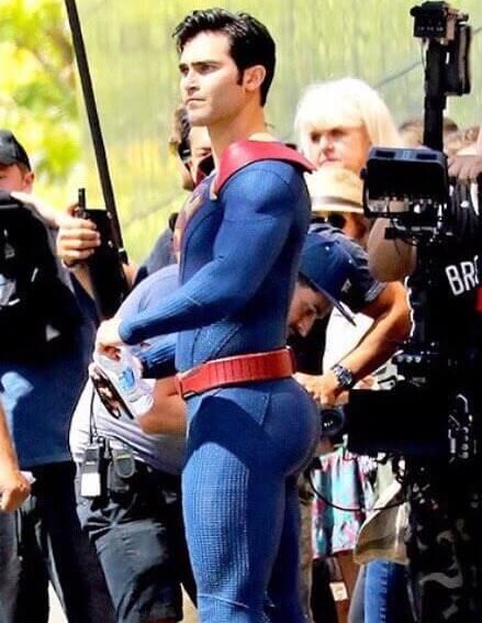 tyler hoechlin superman suit