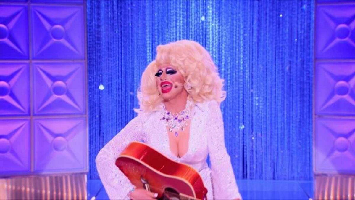 RuPaul's Drag Race Trixie Mattel as dolly parton 