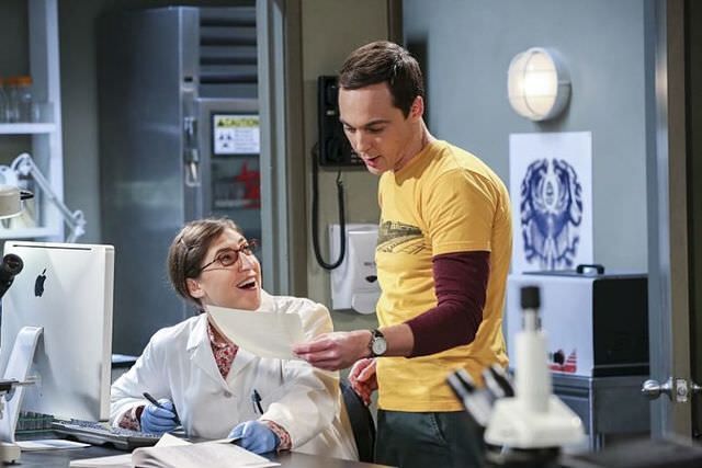 amy and sheldon in a lab on big-bang-theory