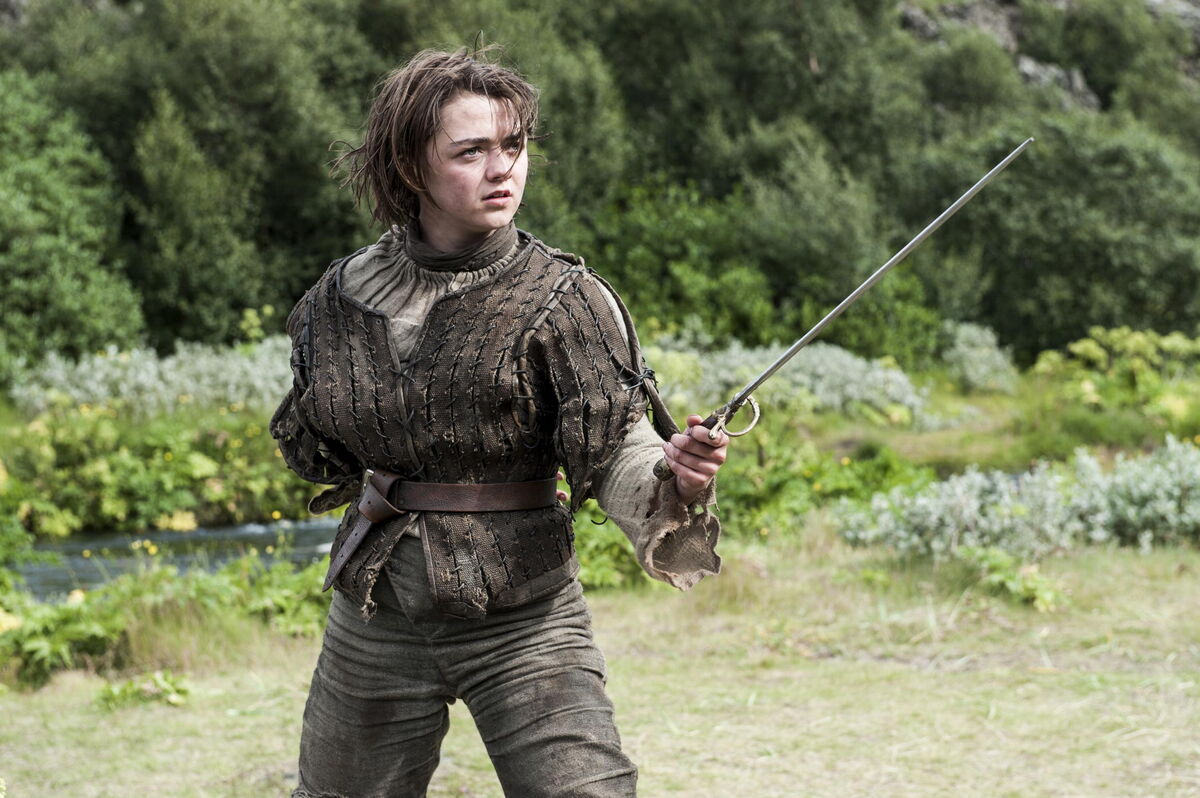 Arya weilding Needle game of thrones