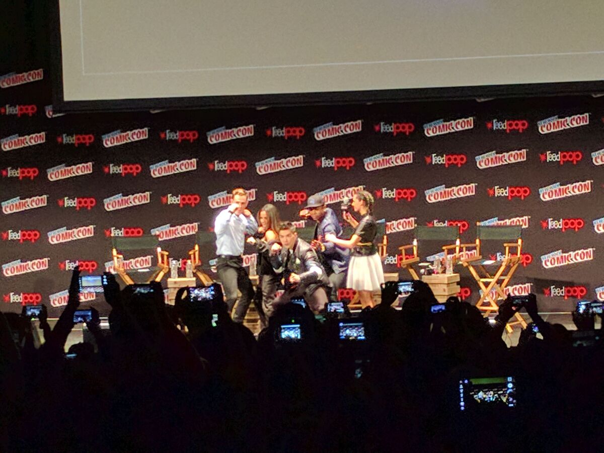 Power Rangers NYCC panel pose