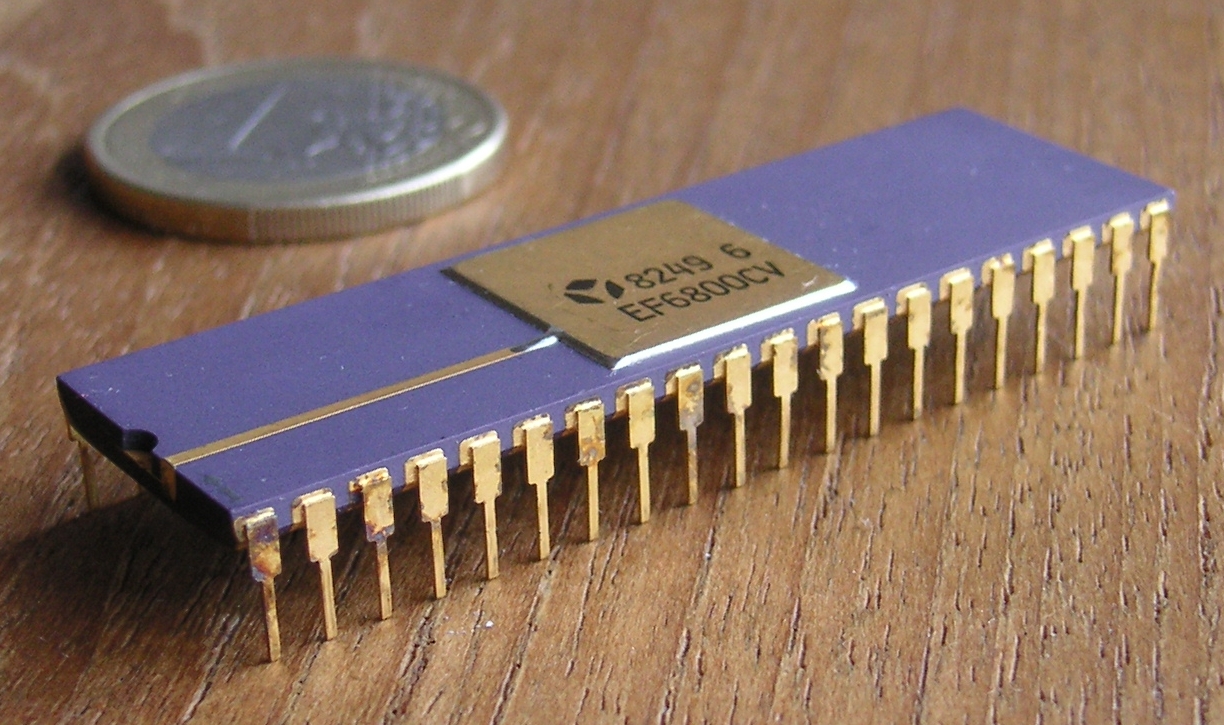 Первый интел. Процессор Интел 4004. Motorola 6800. Микропроцессор 6800. Motorola mc6800.