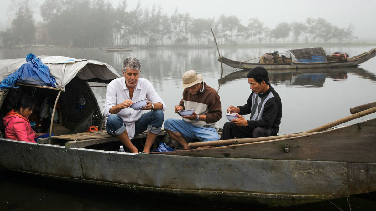 anthony-bourdain-parts-unknown-boat-river-eating
