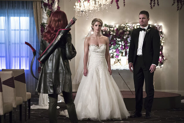 Heres Every ‘arrow Photo Of Felicity And Olivers Wedding Fandom 5465