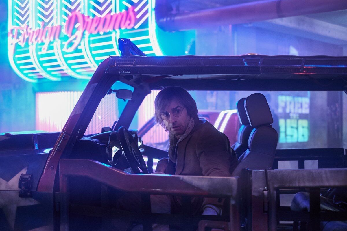 MUTE-Justin-Theroux-Duck-Teddington