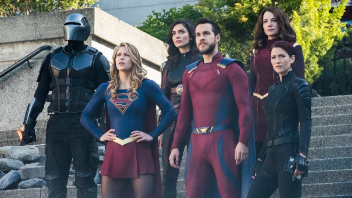 Supergirl cast in the season 3 finale