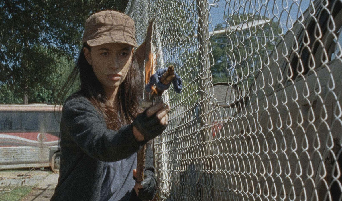 the-walking-dead-episode-714-rosita-serratos-fence-1200x707