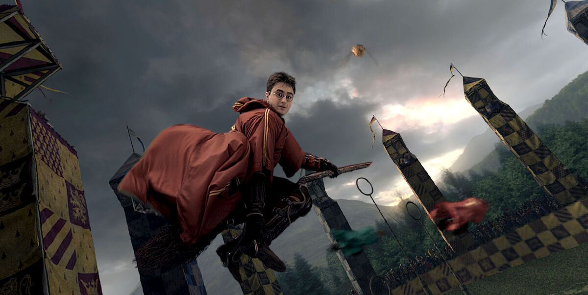 Harry-Potter-Playing-Quidditch