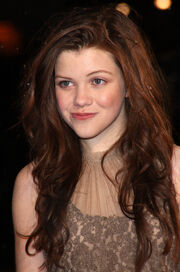 Royal-Film-Performance-2010-The-Chronicles-Of-Narnia-The-Voyage-Of-The-Dawn-Treader-georgie-henley-17796166-1697-2560