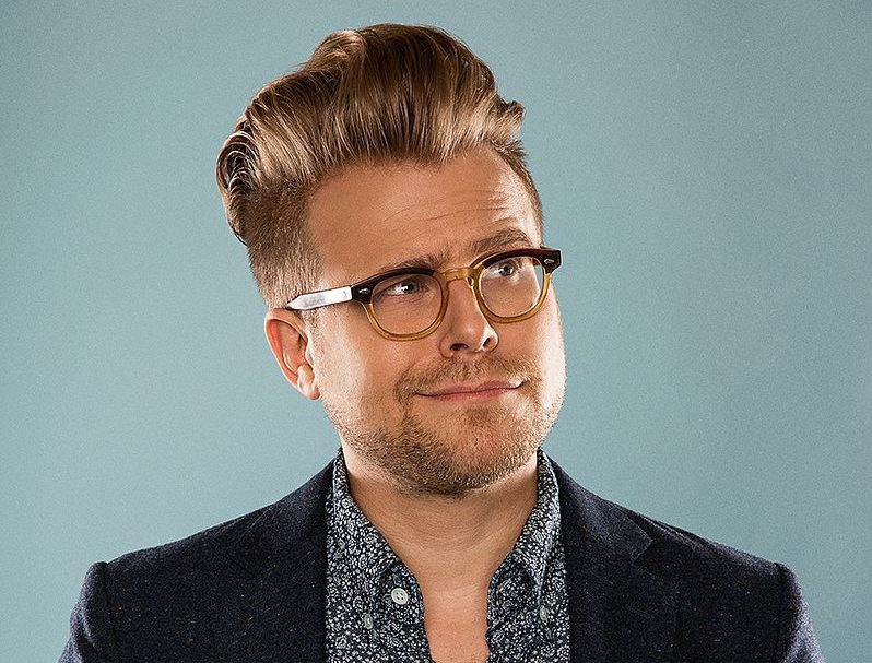 Photo de Adam Conover avec un hauteur de 175 cm et à l’age de 41 en 2024