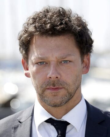 Richard Coyle Chilling Adventures Of Sabrina Wiki Fandom - witching hour roblox wiki