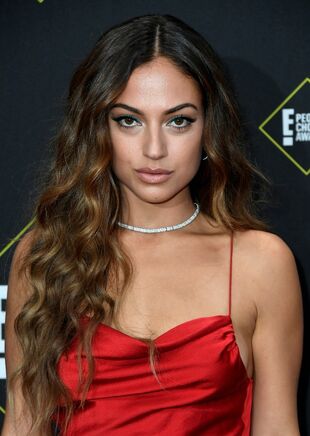 inanna sarkis seance suki waterhouse