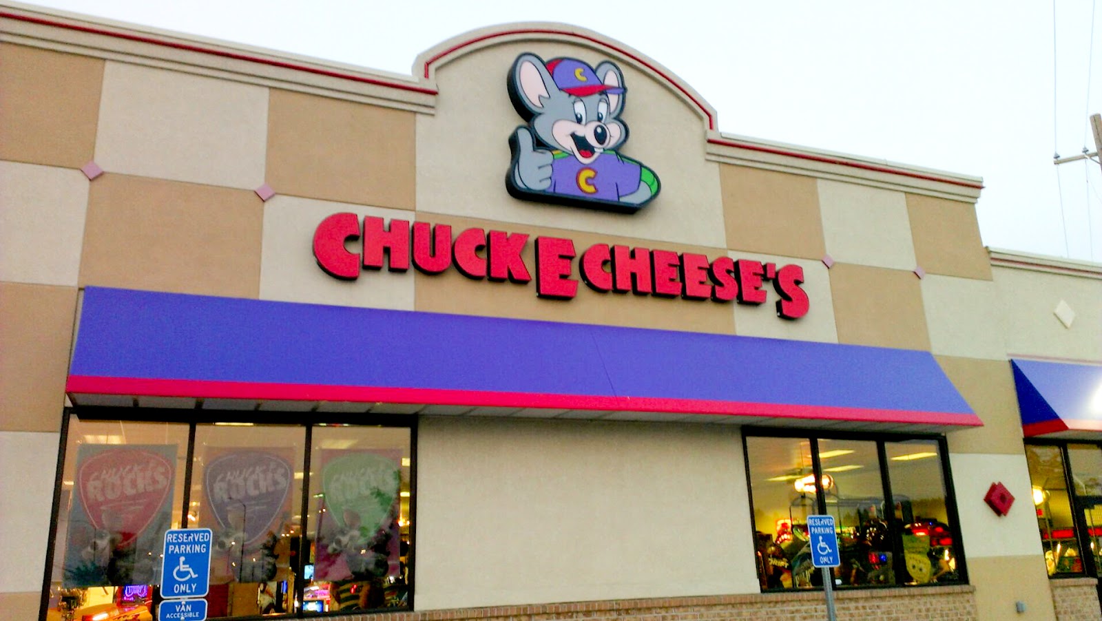 image chuck e cheese 0090 jpg angry german kid wiki fandom