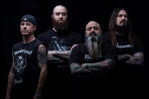 CrowbarUSBand