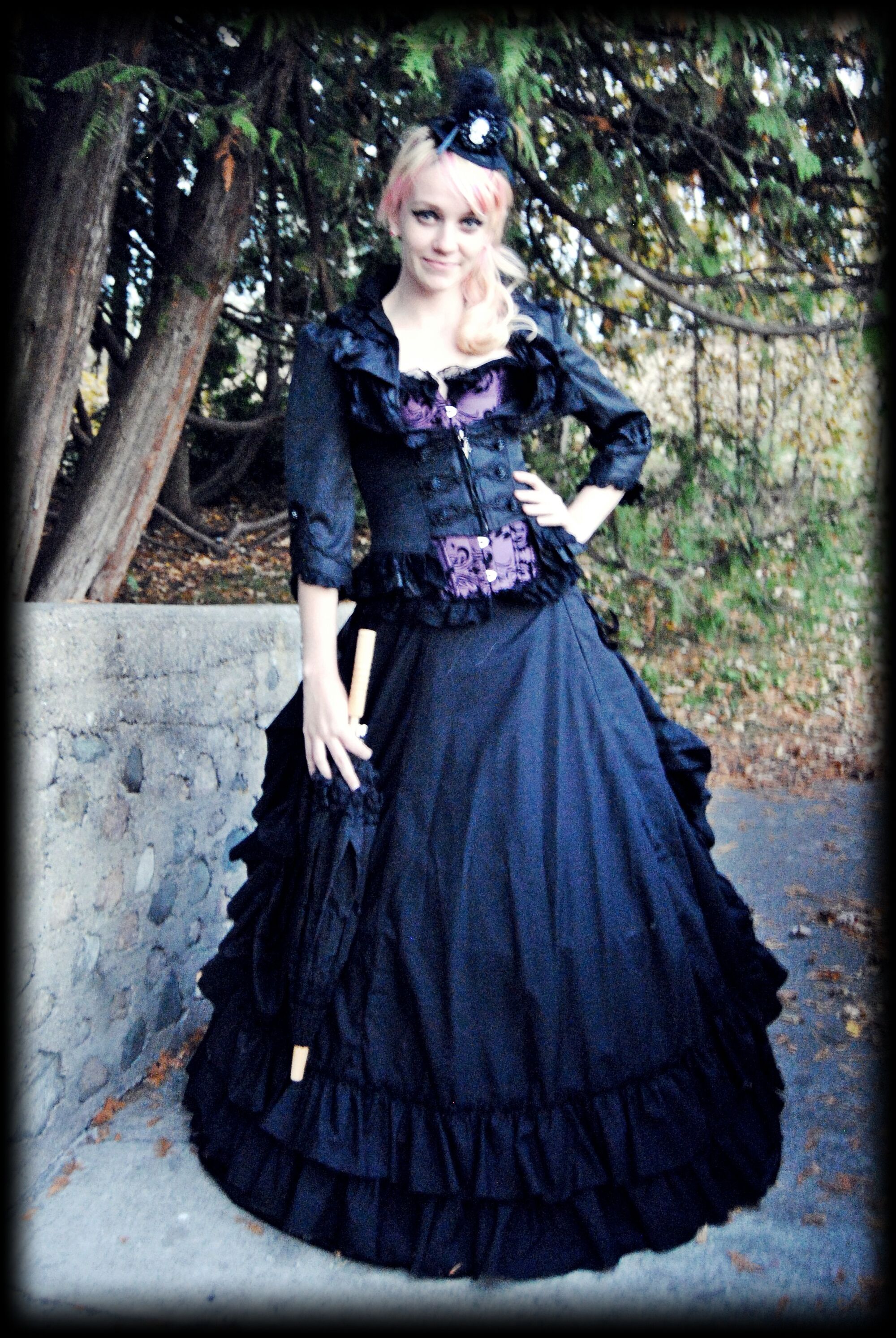 dark victorian fashion