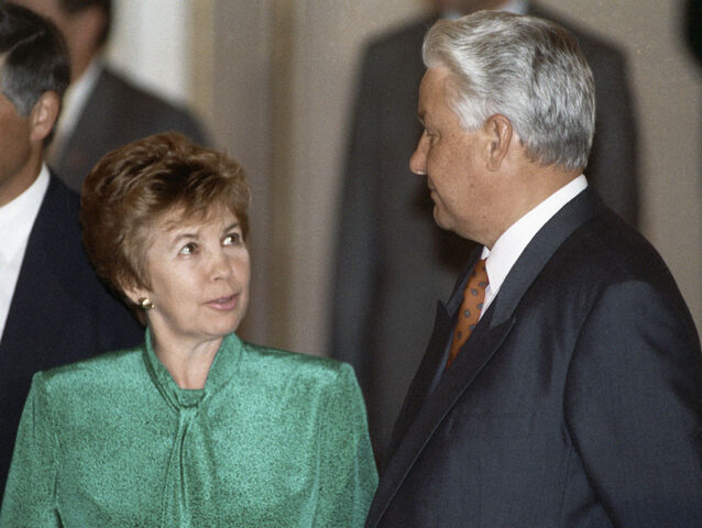 File:RIAN archive 37106 Boris Yeltsin and Raisa Gorbachev.jpg