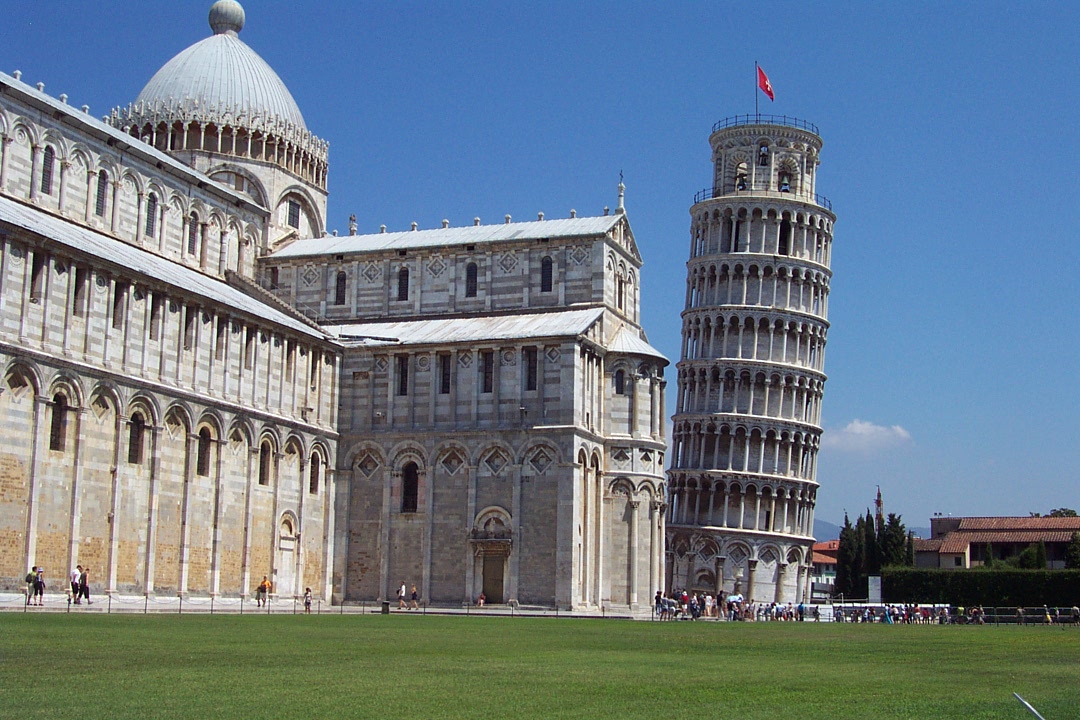 lining tower of pizza leaning tower of pisa